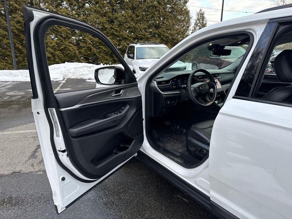 used 2023 Jeep Grand Cherokee car, priced at $29,800