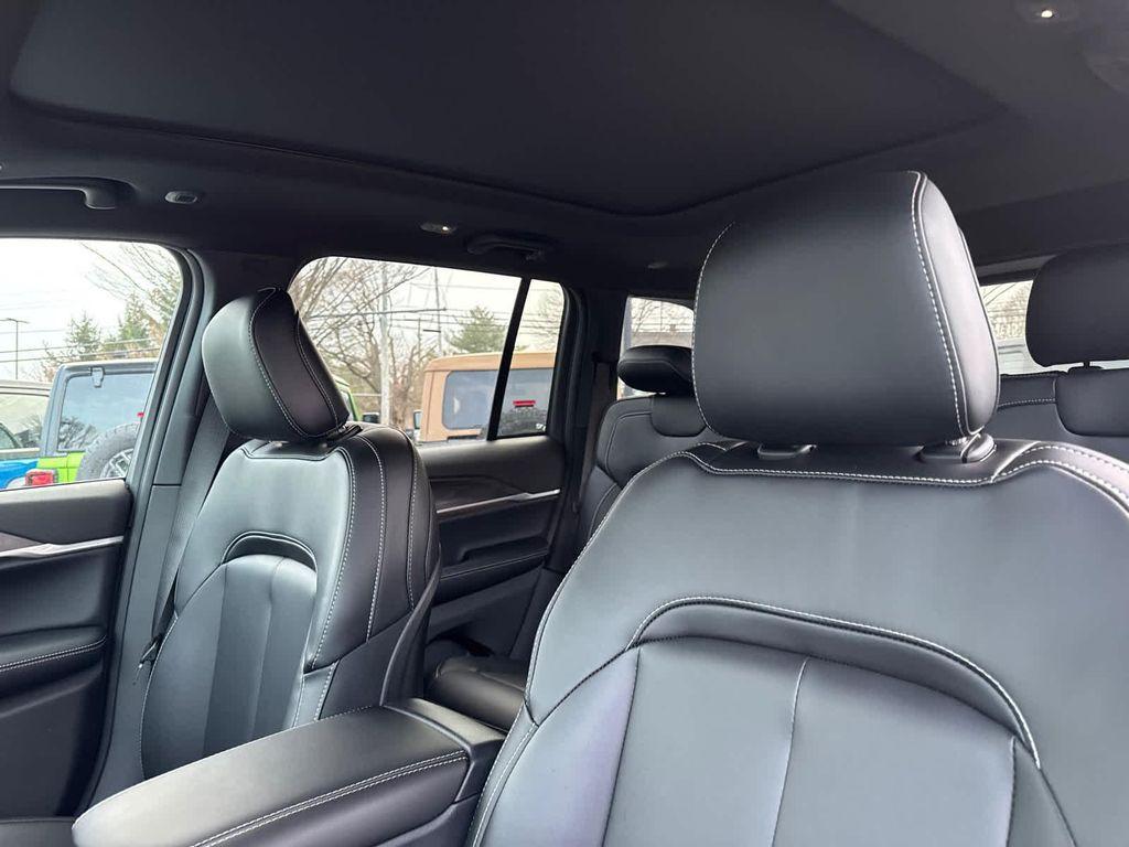 new 2025 Jeep Grand Cherokee car, priced at $48,867