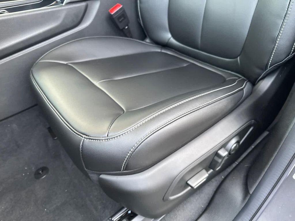 new 2025 Jeep Grand Cherokee car, priced at $48,867