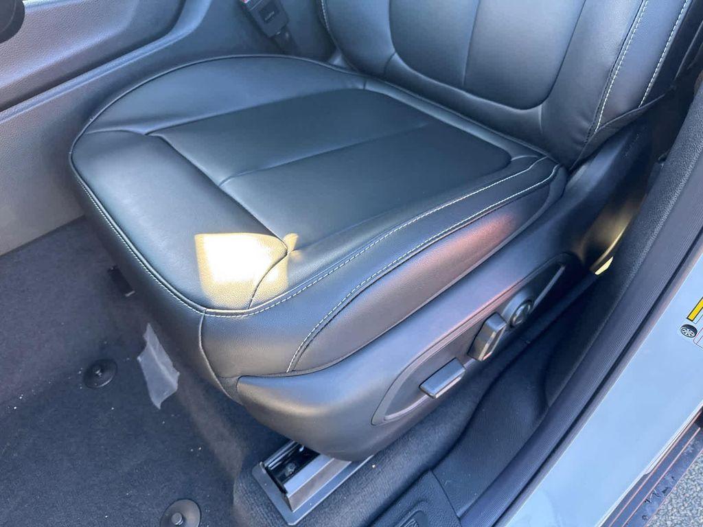 new 2025 Jeep Grand Cherokee car, priced at $48,821