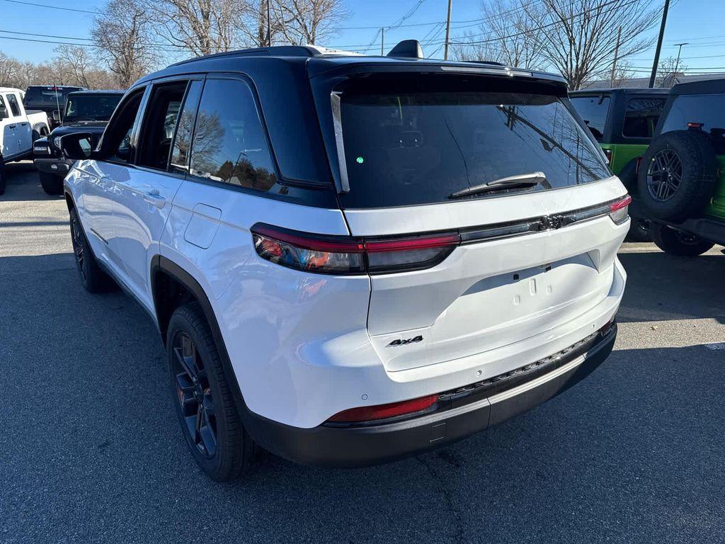 new 2025 Jeep Grand Cherokee car, priced at $48,821