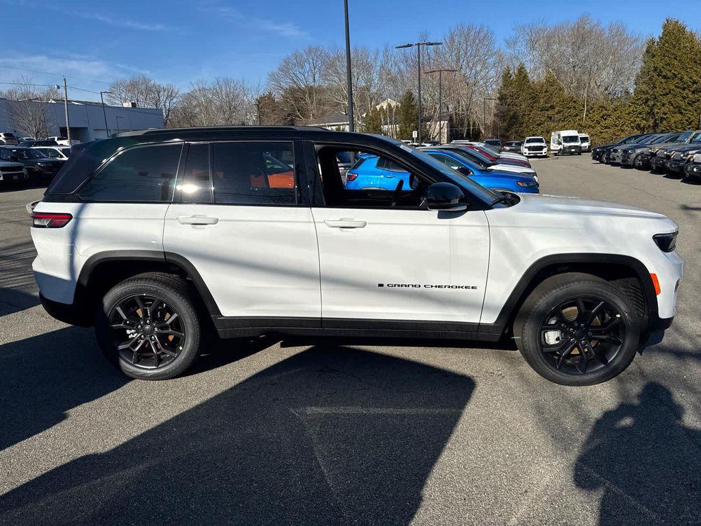new 2025 Jeep Grand Cherokee car, priced at $48,821