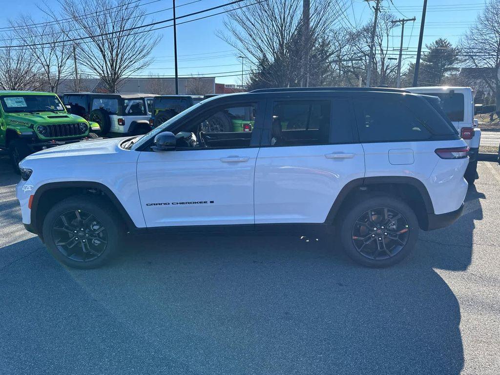 new 2025 Jeep Grand Cherokee car, priced at $48,821