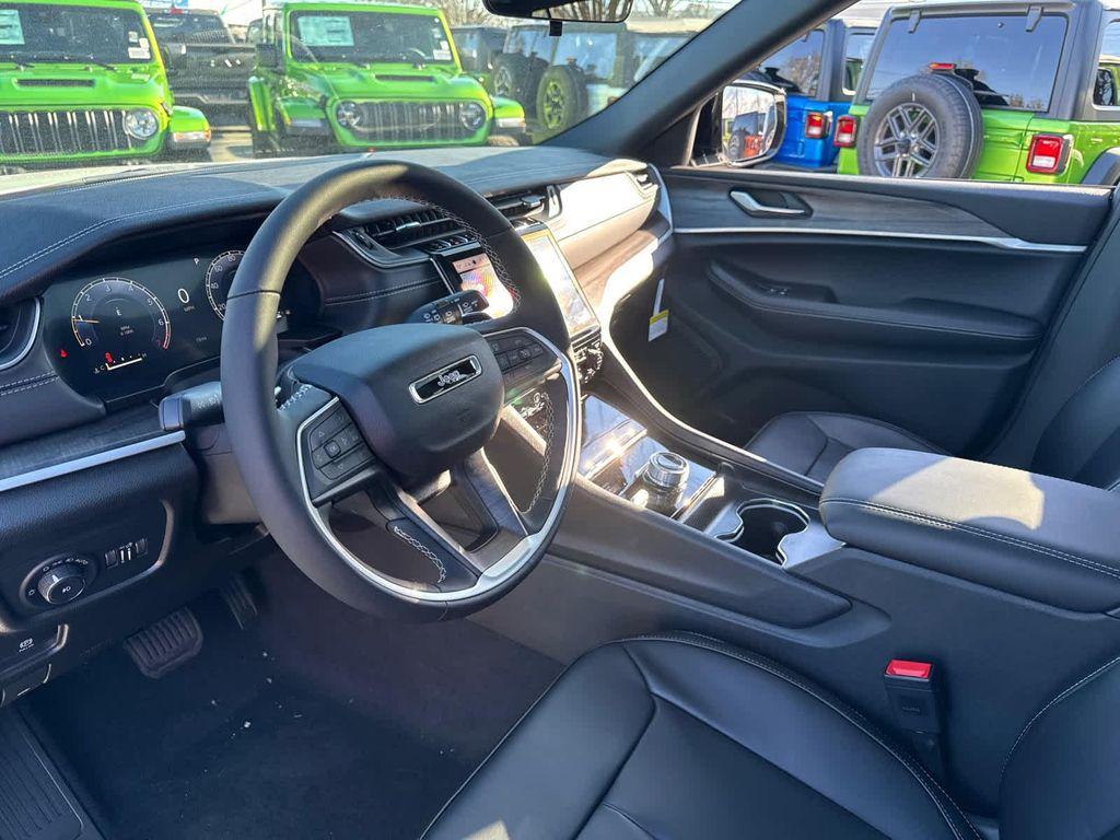new 2025 Jeep Grand Cherokee car, priced at $48,821