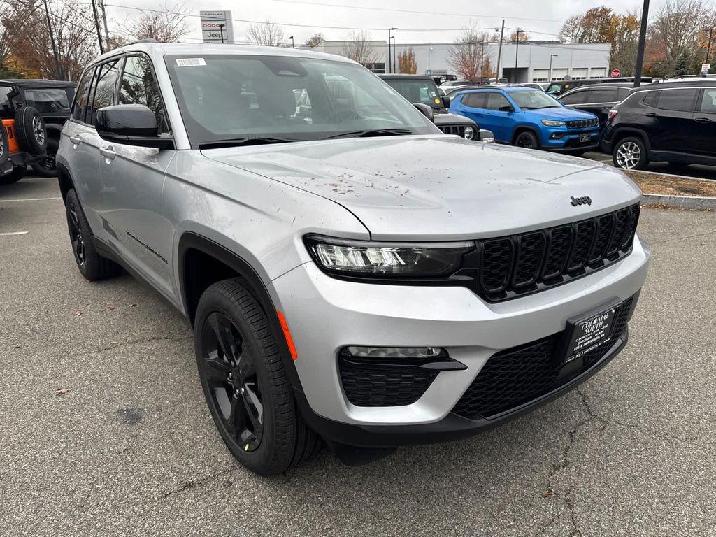 new 2025 Jeep Grand Cherokee car, priced at $50,079