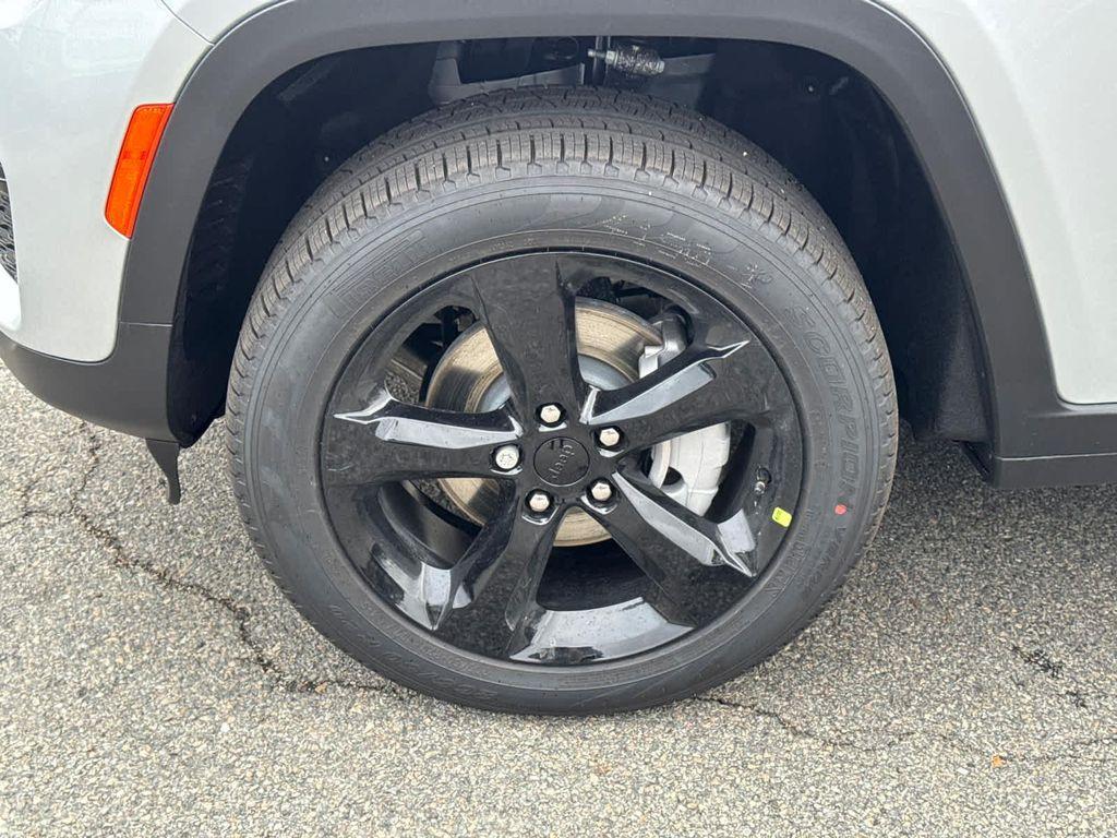 new 2025 Jeep Grand Cherokee car, priced at $50,079