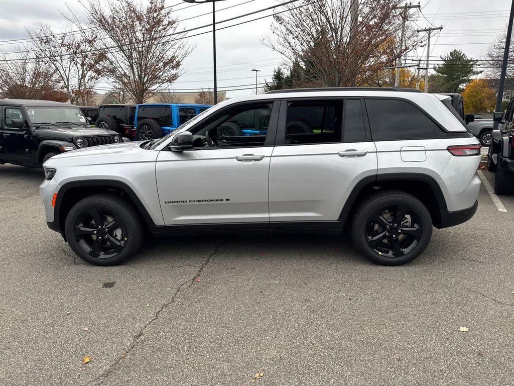new 2025 Jeep Grand Cherokee car, priced at $50,079