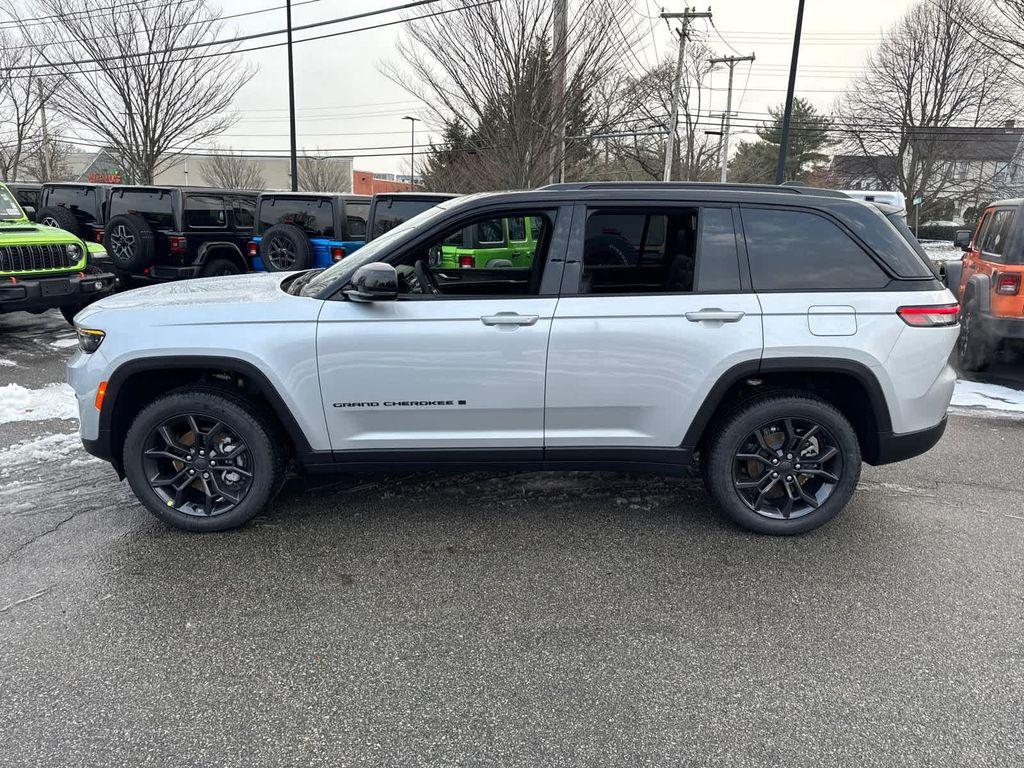 new 2025 Jeep Grand Cherokee car, priced at $48,890