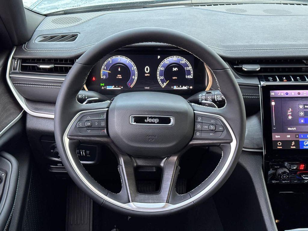 new 2025 Jeep Grand Cherokee car, priced at $48,890