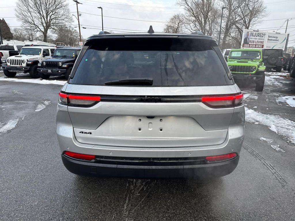 new 2025 Jeep Grand Cherokee car, priced at $48,890