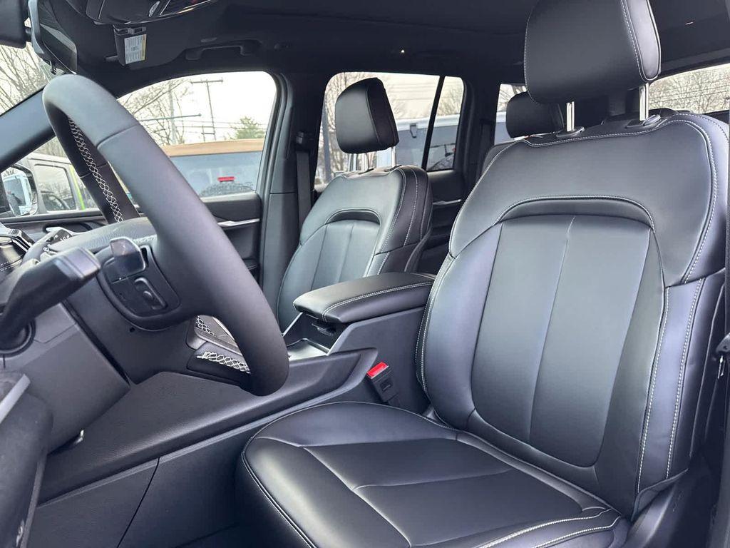 new 2025 Jeep Grand Cherokee car, priced at $48,890