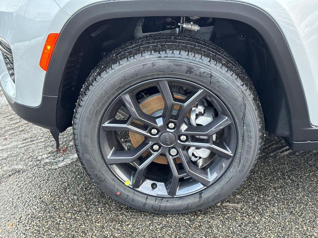 new 2025 Jeep Grand Cherokee car, priced at $48,890