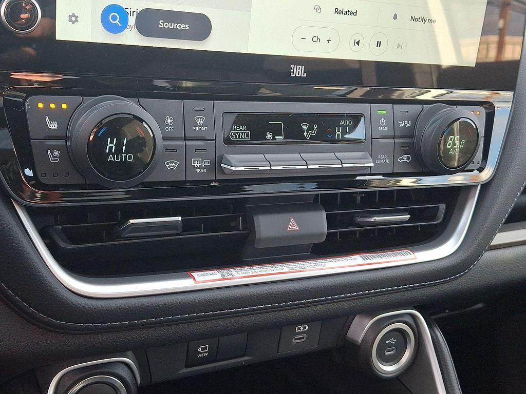 new 2026 Toyota Highlander Hybrid car, priced at $59,633