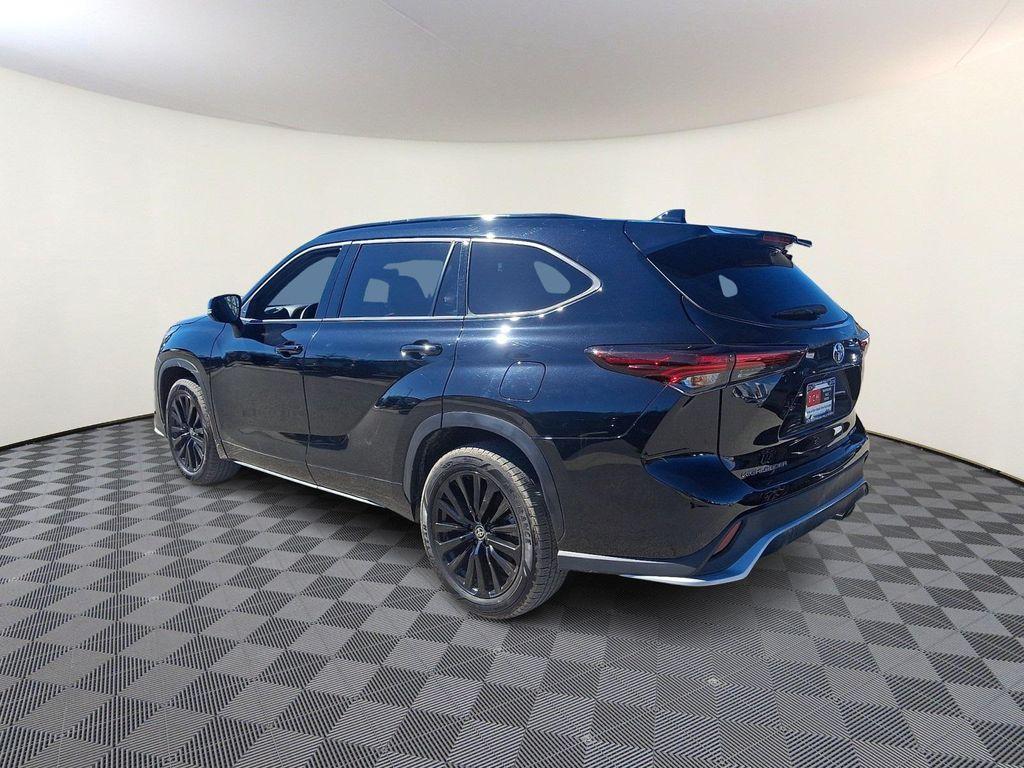 used 2024 Toyota Highlander car, priced at $42,291