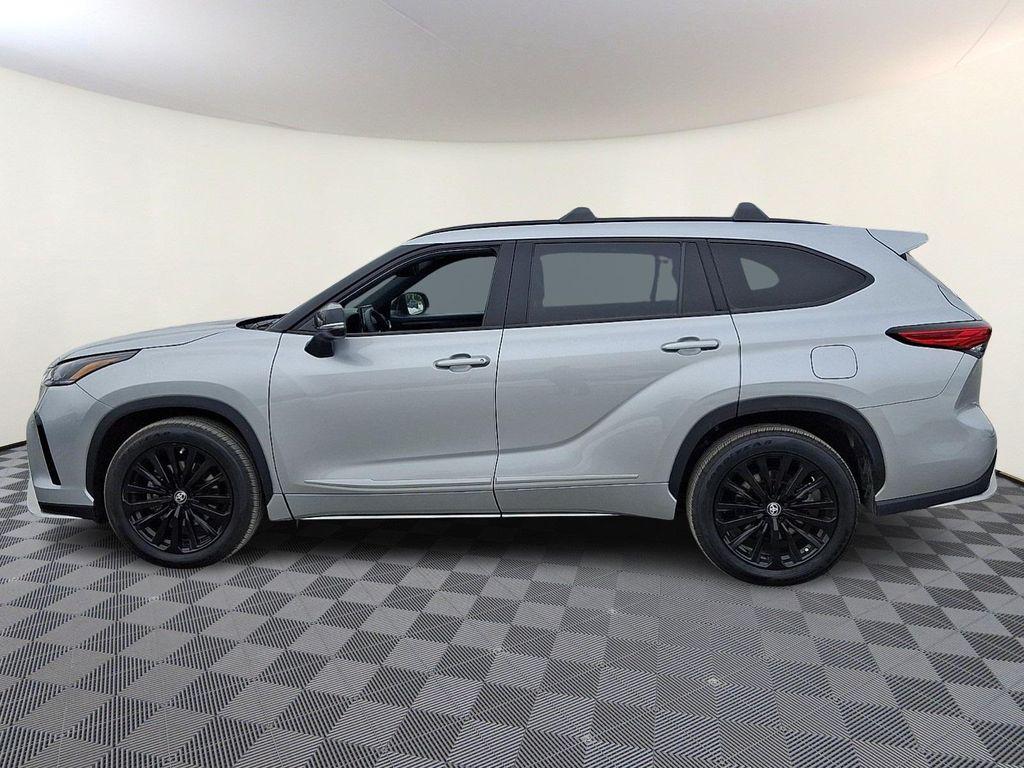 used 2023 Toyota Highlander car, priced at $40,490