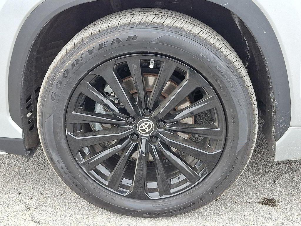 used 2023 Toyota Highlander car, priced at $40,490