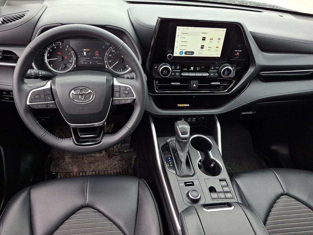 used 2023 Toyota Highlander car, priced at $40,490