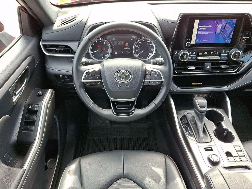 used 2023 Toyota Highlander car, priced at $37,490