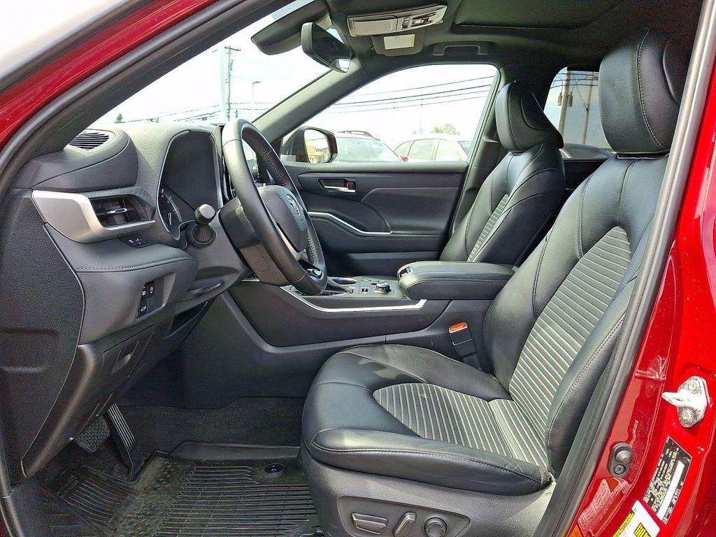 used 2023 Toyota Highlander car, priced at $37,490