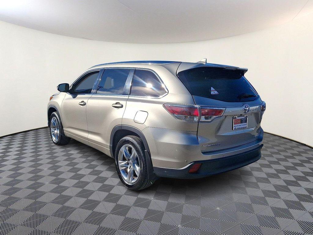 used 2015 Toyota Highlander car, priced at $10,993