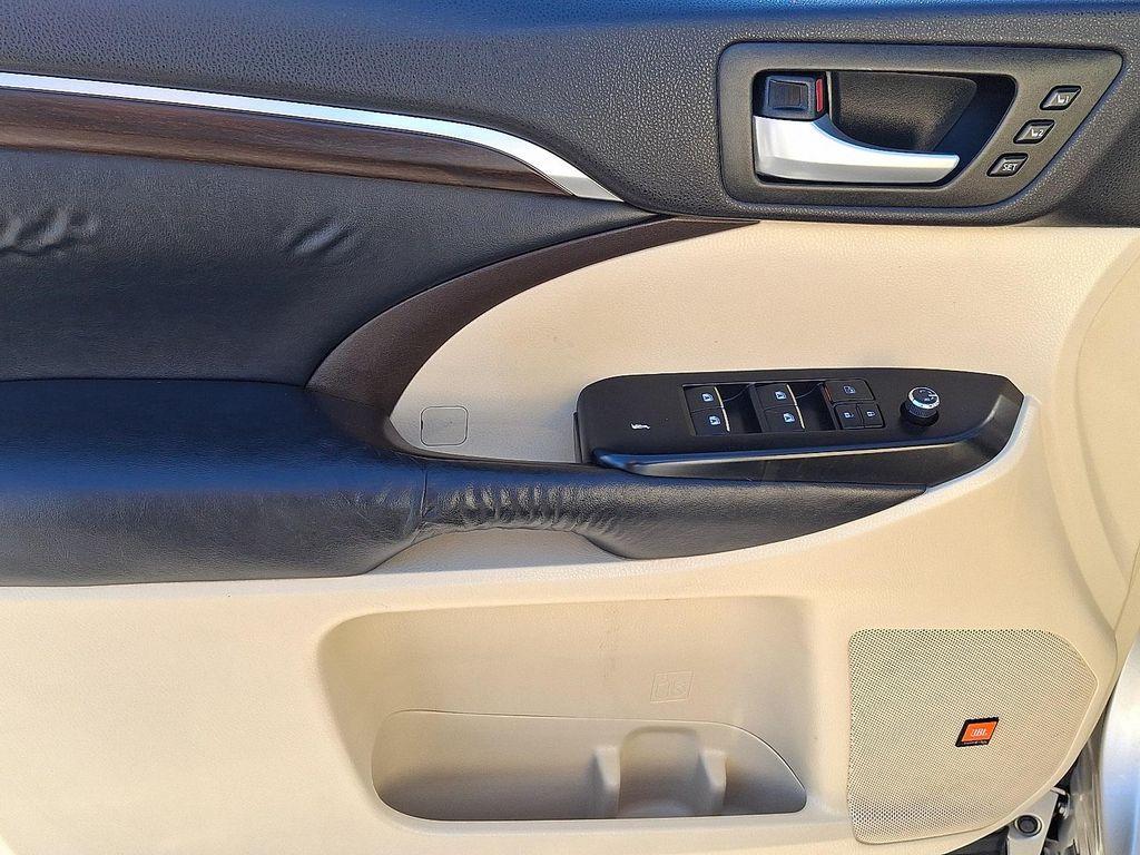 used 2015 Toyota Highlander car, priced at $11,992