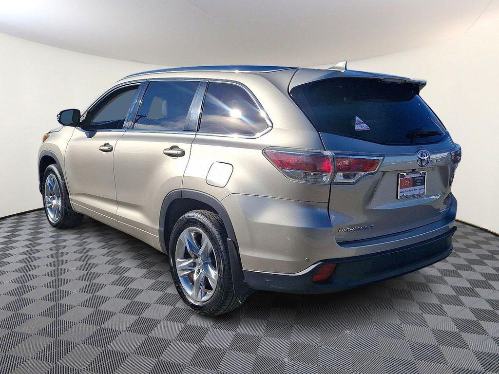 used 2015 Toyota Highlander car, priced at $11,992