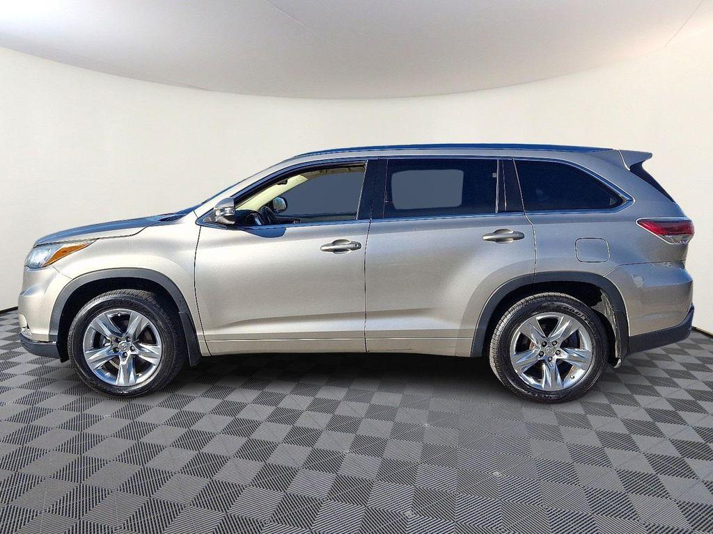 used 2015 Toyota Highlander car, priced at $11,992