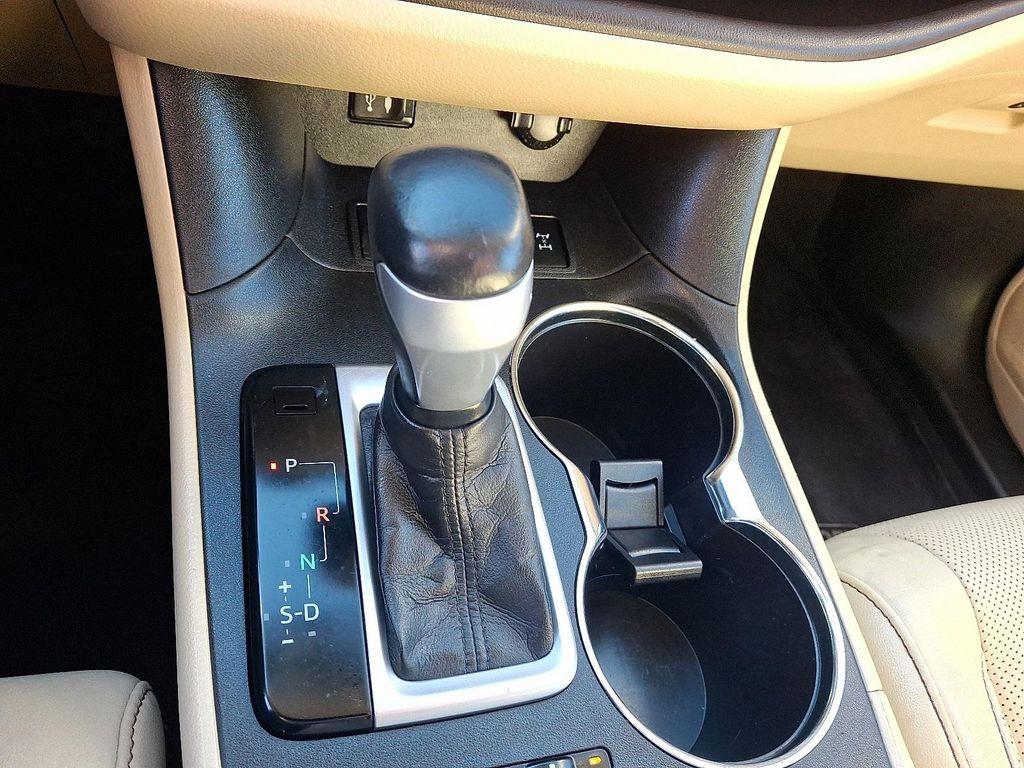 used 2015 Toyota Highlander car, priced at $11,992