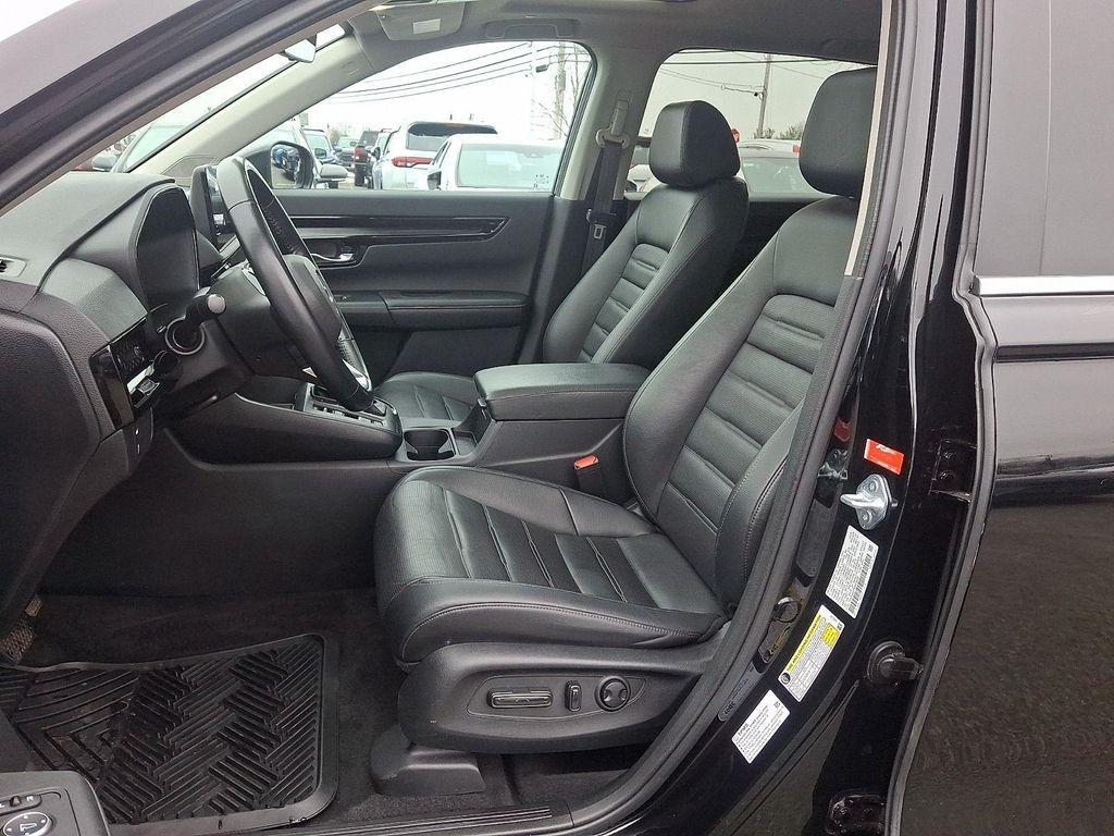 used 2025 Honda CR-V car, priced at $30,992