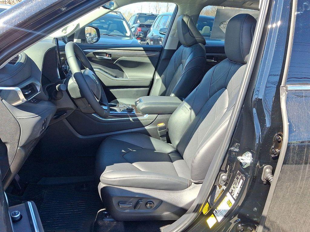 new 2026 Toyota Highlander car, priced at $57,695