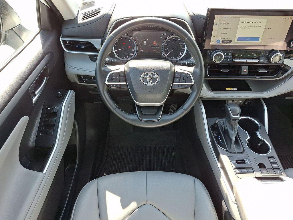 used 2023 Toyota Highlander car, priced at $35,990