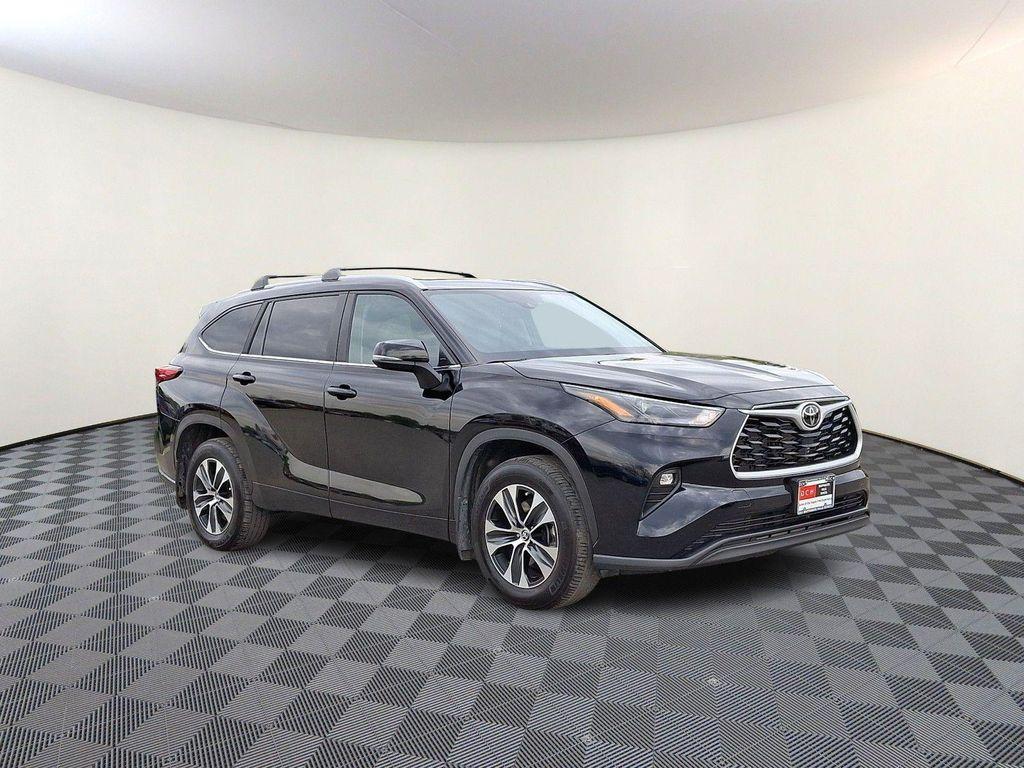 used 2023 Toyota Highlander car, priced at $37,490
