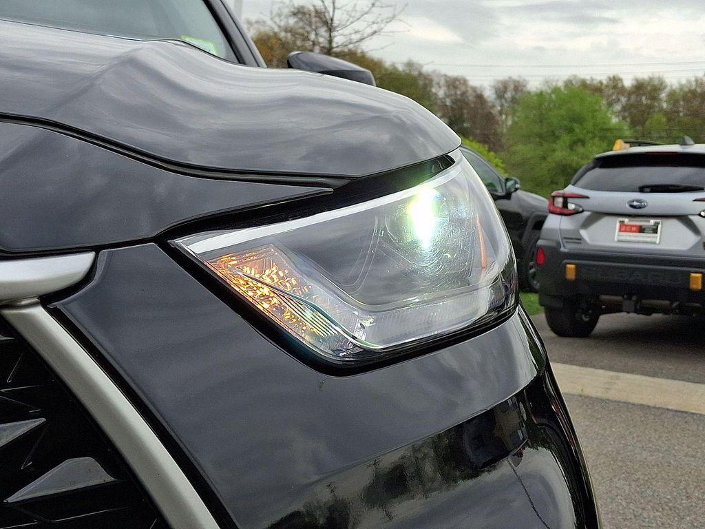 used 2023 Toyota Highlander car, priced at $37,490