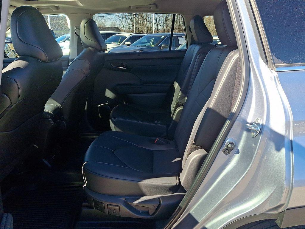 used 2024 Toyota Highlander car, priced at $38,990