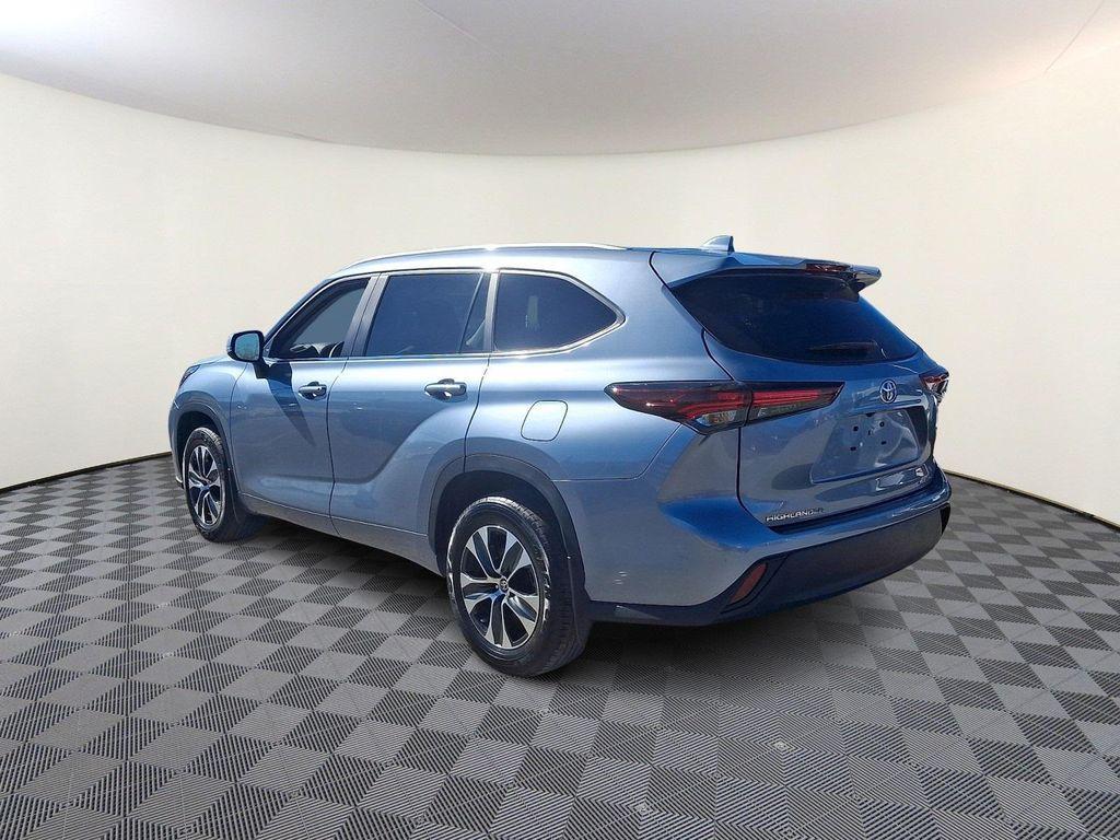 used 2024 Toyota Highlander car, priced at $38,990