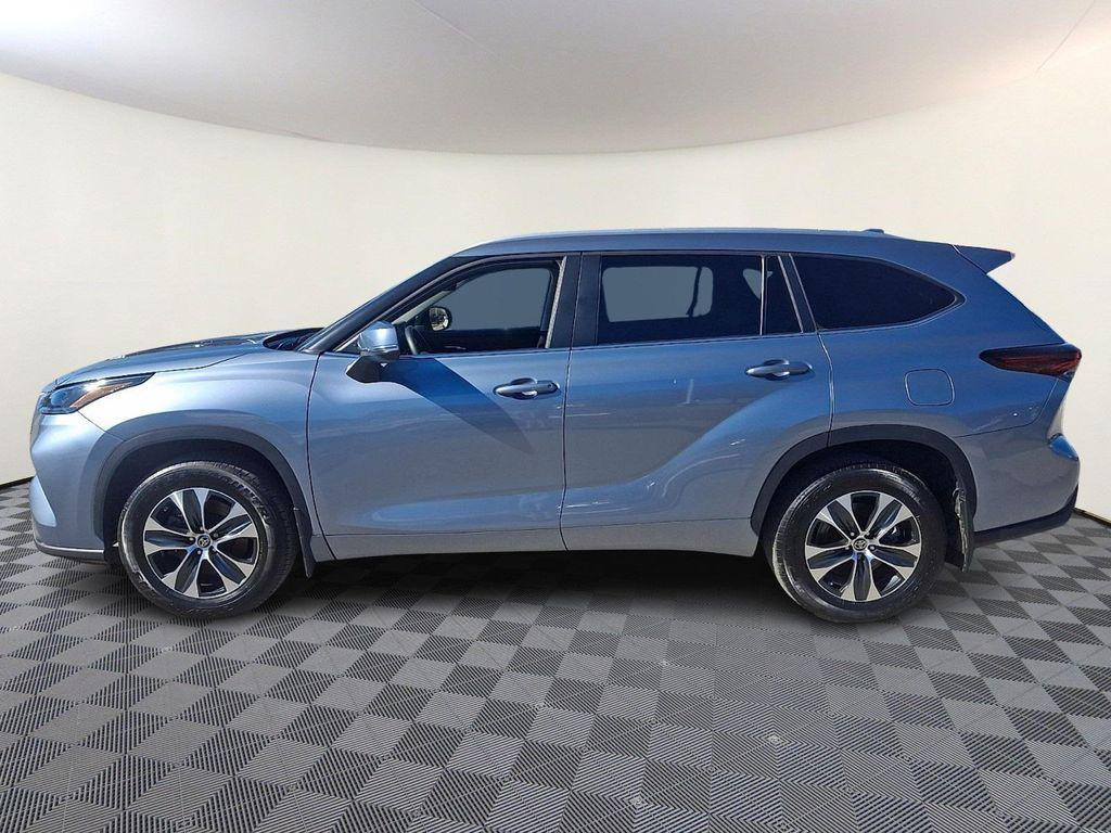 used 2024 Toyota Highlander car, priced at $38,990
