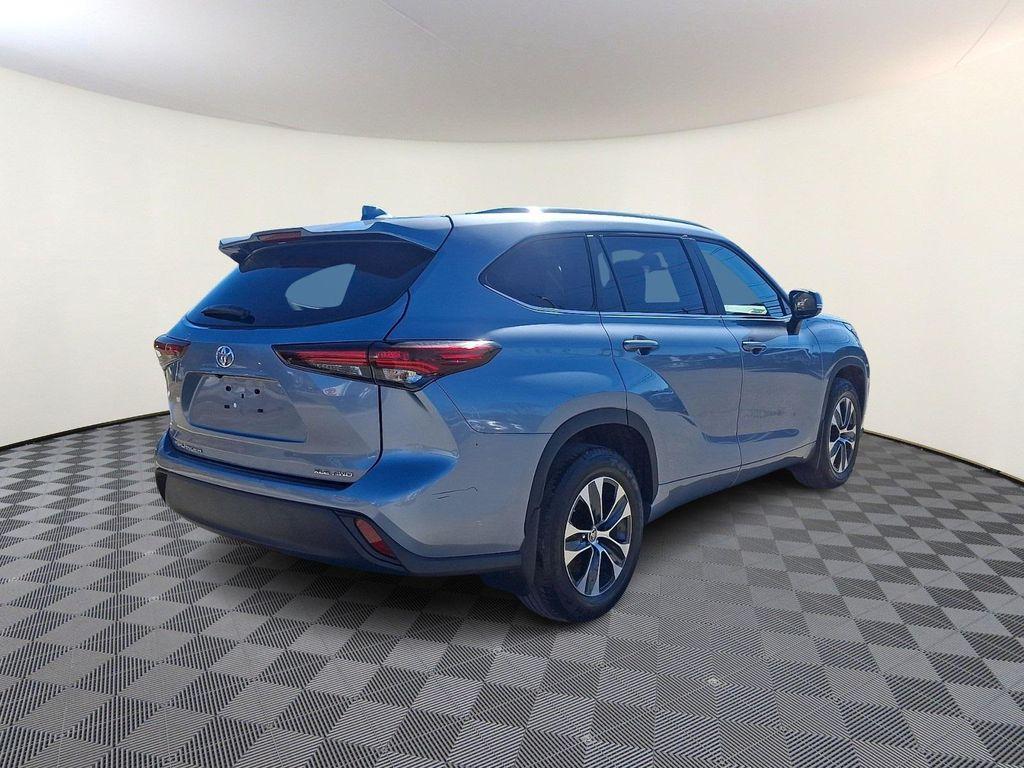 used 2024 Toyota Highlander car, priced at $38,990