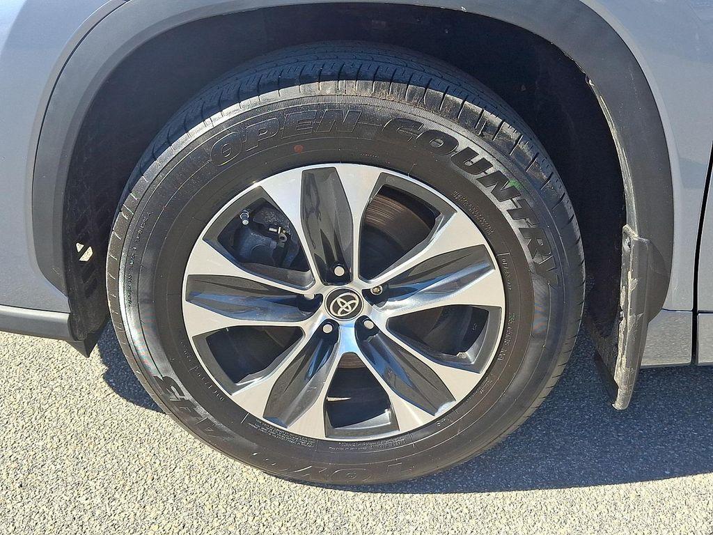 used 2024 Toyota Highlander car, priced at $38,990