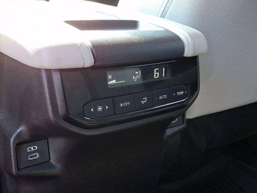 used 2025 Toyota Highlander car, priced at $39,990
