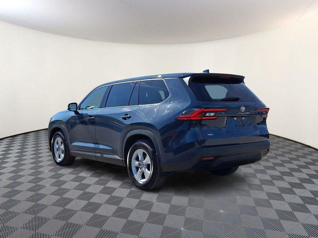 used 2025 Toyota Highlander car, priced at $39,990