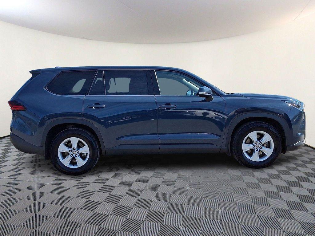 used 2025 Toyota Highlander car, priced at $39,990