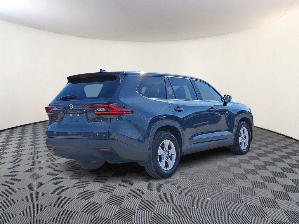 used 2025 Toyota Highlander car, priced at $39,990