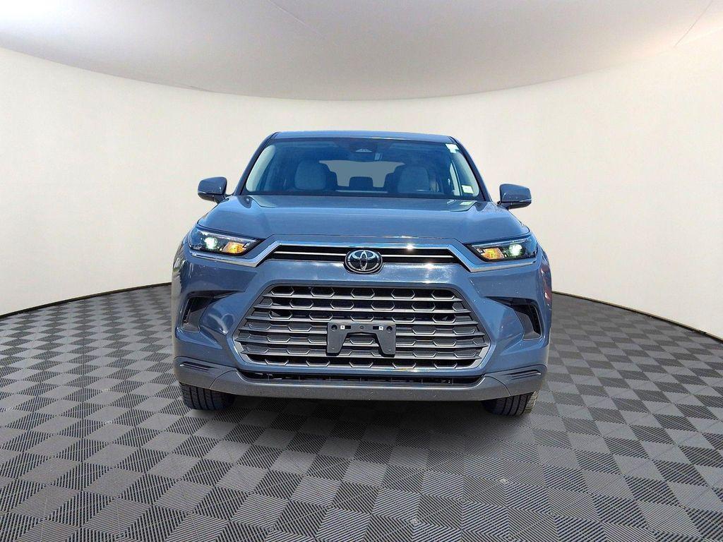 used 2025 Toyota Highlander car, priced at $39,990