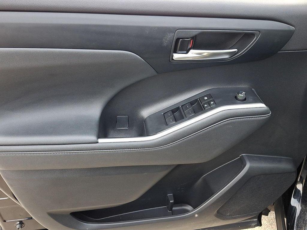 used 2023 Toyota Highlander car, priced at $36,991