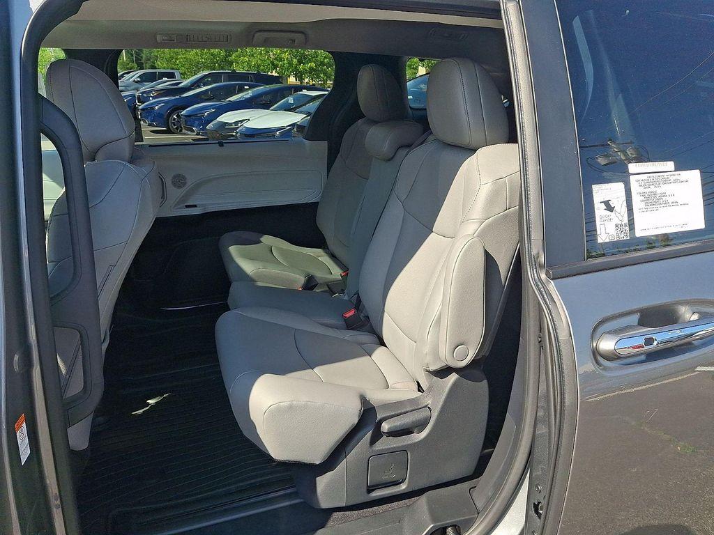 new 2026 Toyota Sienna car, priced at $48,515