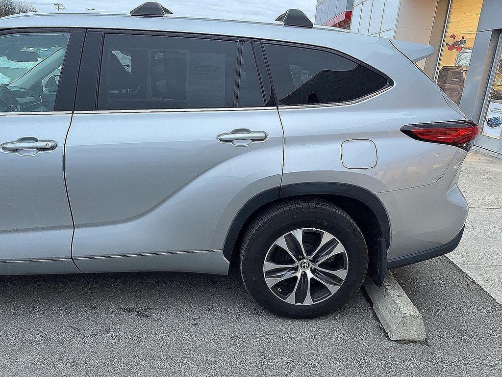 used 2022 Toyota Highlander car, priced at $35,990