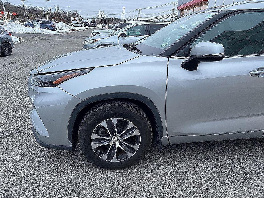 used 2022 Toyota Highlander car, priced at $35,990
