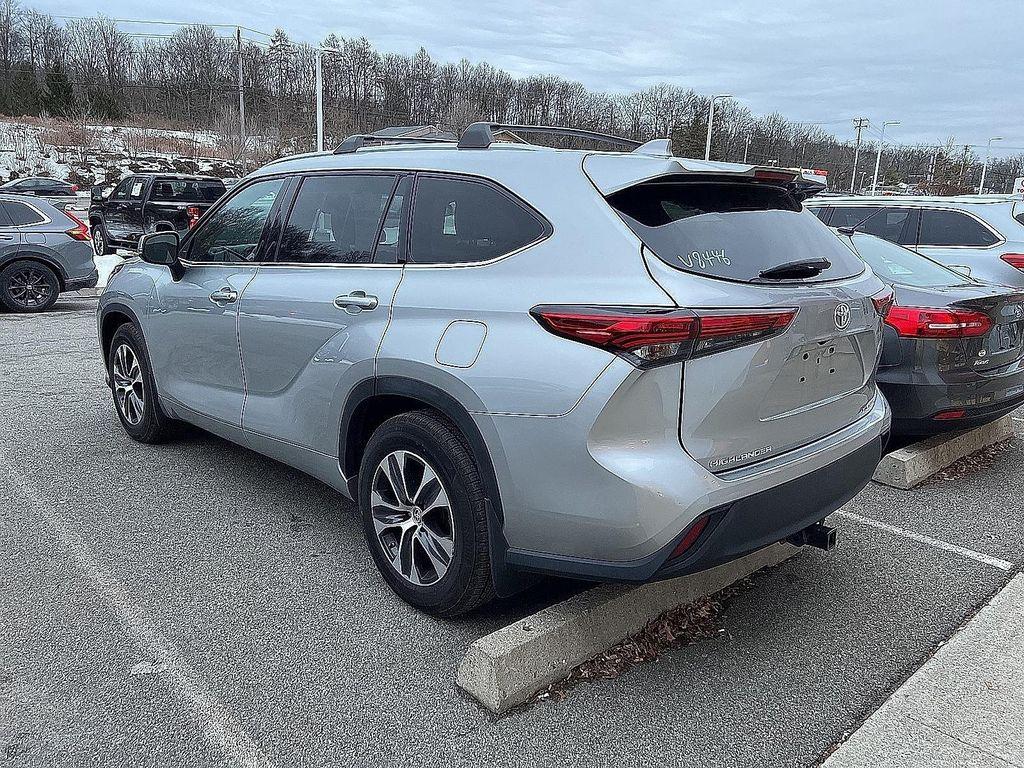 used 2022 Toyota Highlander car, priced at $35,990