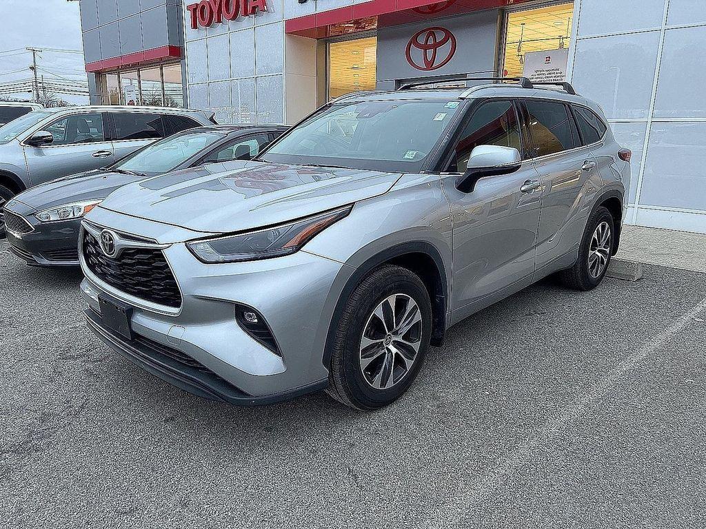 used 2022 Toyota Highlander car, priced at $35,990
