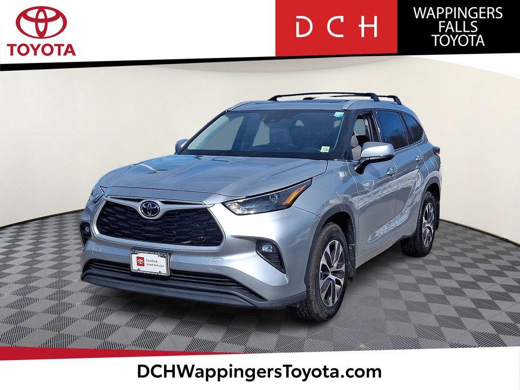 used 2022 Toyota Highlander car, priced at $34,991